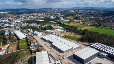 Armazém para Venda em Bougado (São Martinho e Santiago)