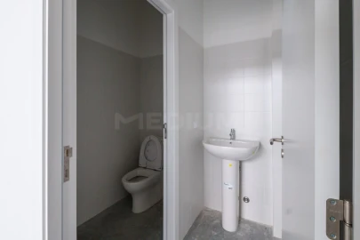 Armazém para Arrendamento em Ribeirão