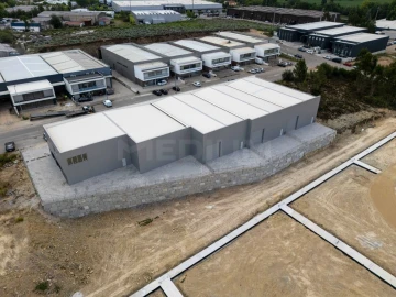 Armazém para Arrendamento em Ribeirão