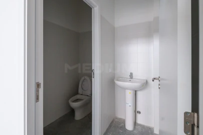 Armazém para Arrendamento em Ribeirão