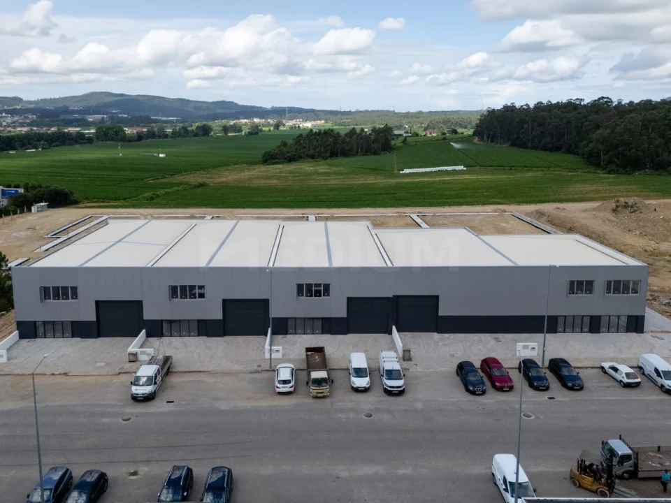 Armazém para Arrendamento em Ribeirão Foto 1