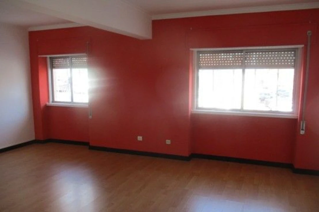 Apartamento T1 para Venda em Queluz e Belas Foto 2