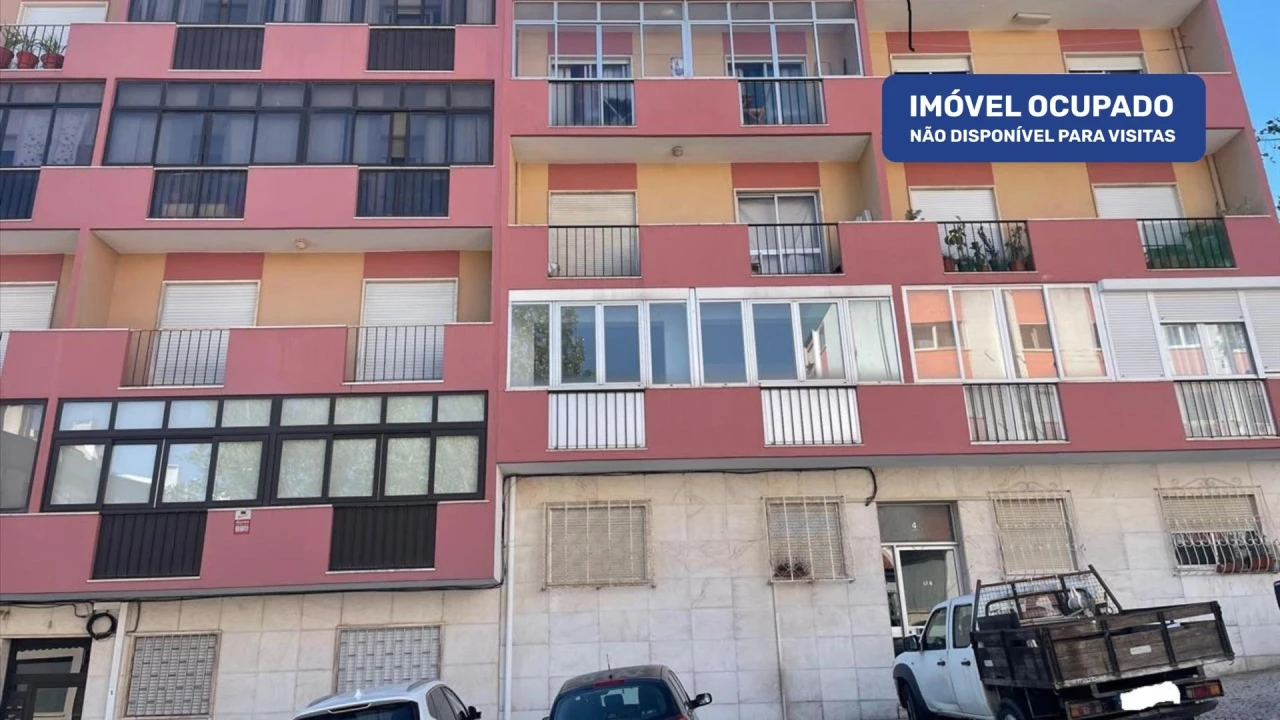 Apartamento T1 para Venda em Queluz e Belas Foto 1