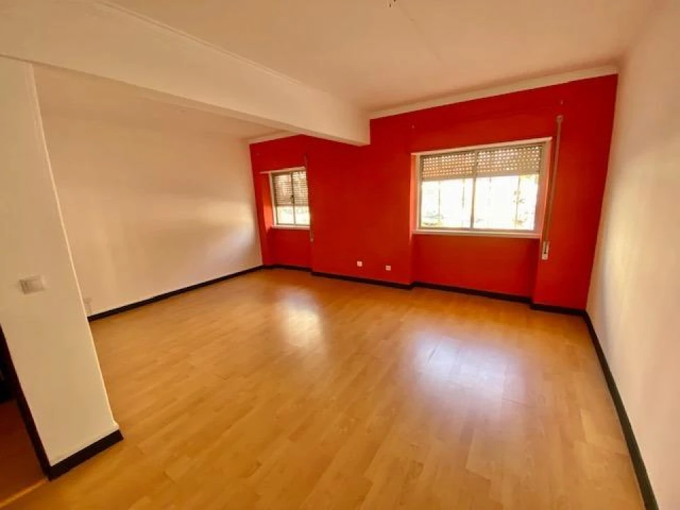 Apartamento T1 para Venda em Queluz e Belas Foto 2