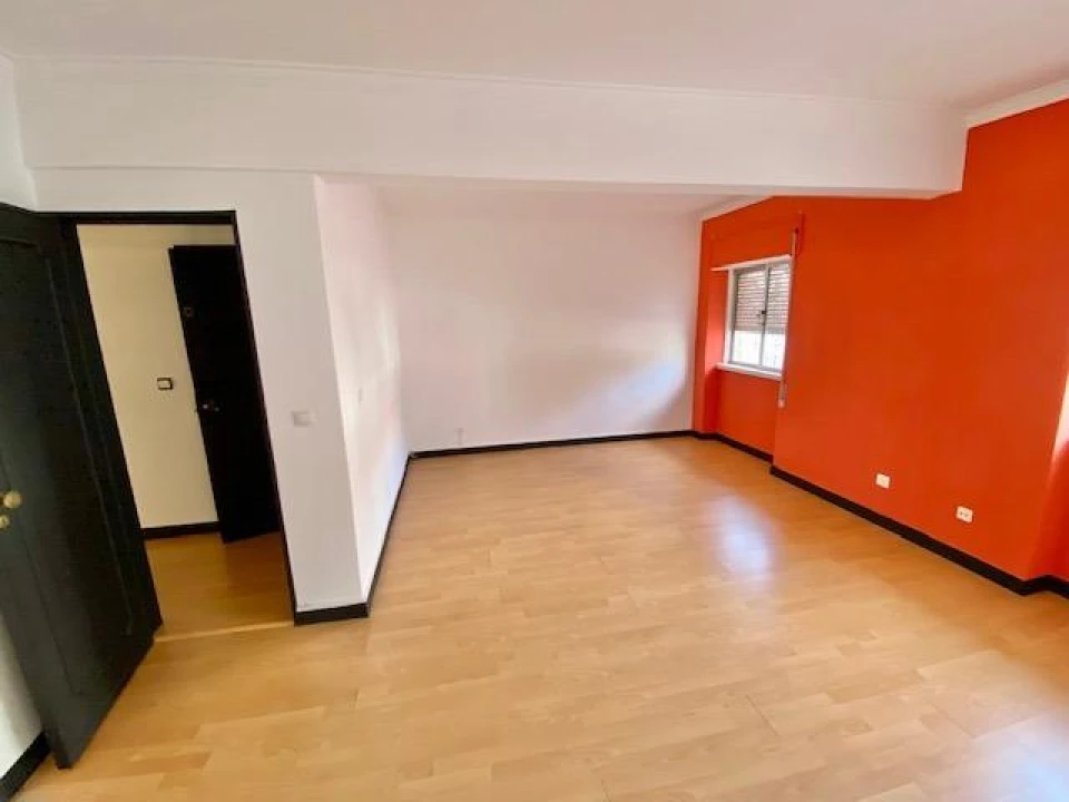 Apartamento T1 para Venda em Queluz e Belas Foto 3