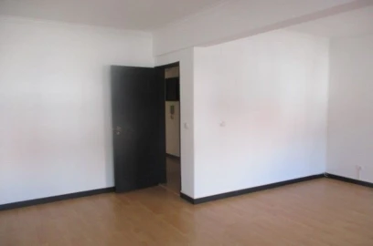 Apartamento T1 para Venda em Queluz e Belas