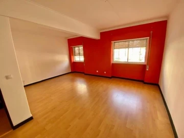 Apartamento T1 para Venda em Queluz e Belas