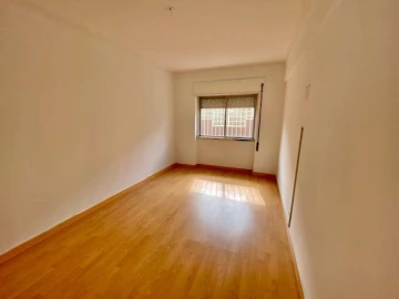 Apartamento T1 para Venda em Queluz e Belas