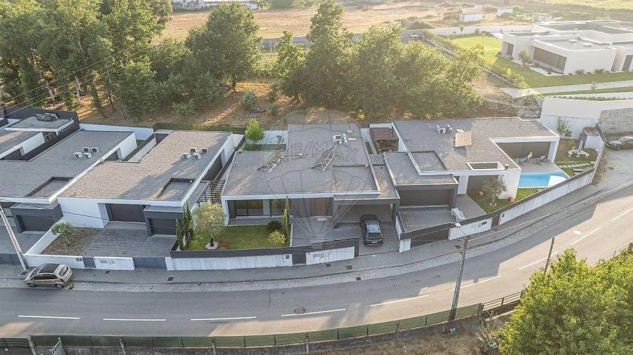 Moradia T3 para Venda em Campos e Louredo Foto 2