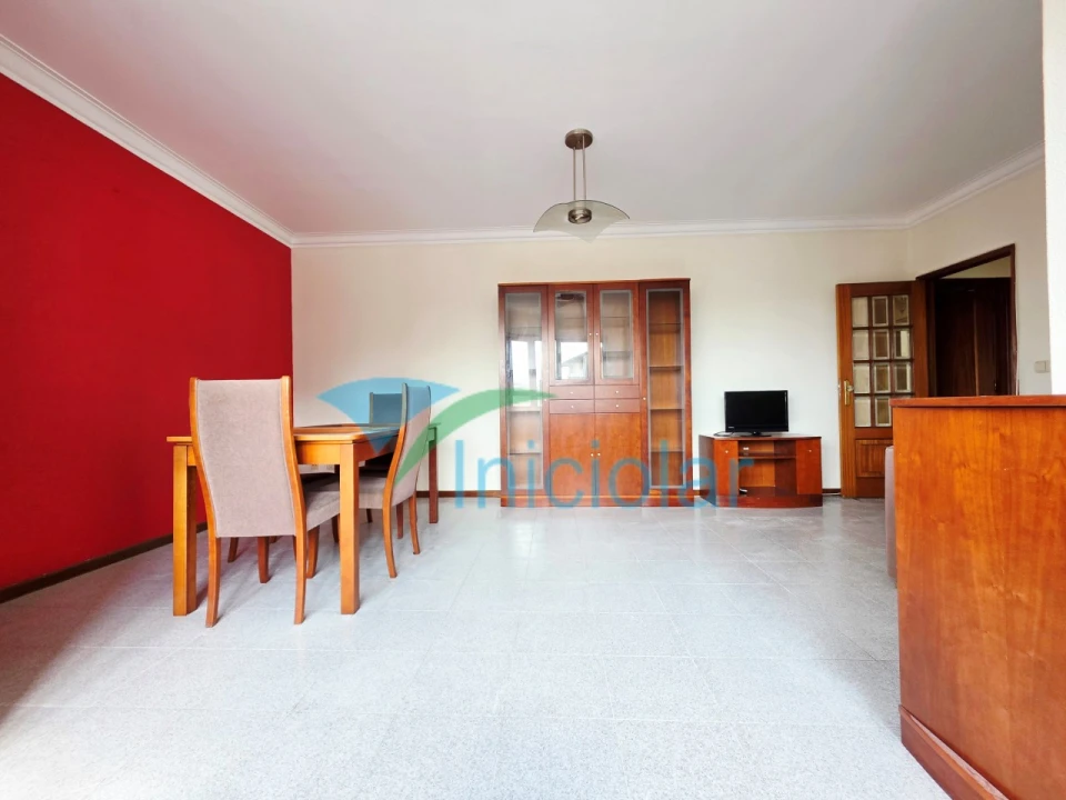 Apartamento T2 para Venda em Rio Tinto Foto 3