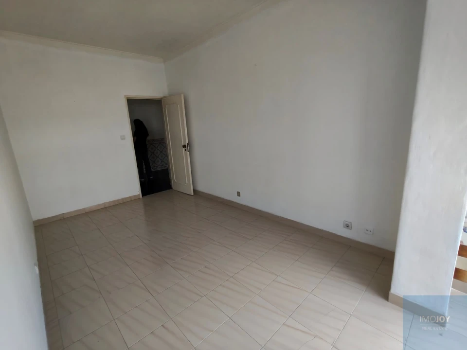 Apartamento T2 para Venda em Ramada e Caneças Foto 3