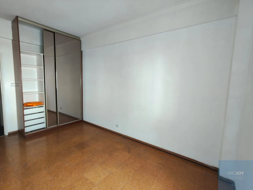Apartamento T2 para Venda em Ramada e Caneças Foto 14