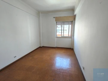 Apartamento T2 para Venda em Ramada e Caneças