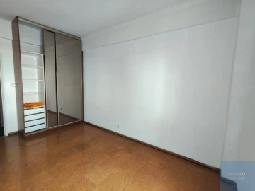 Apartamento T2 para Venda em Ramada e Caneças