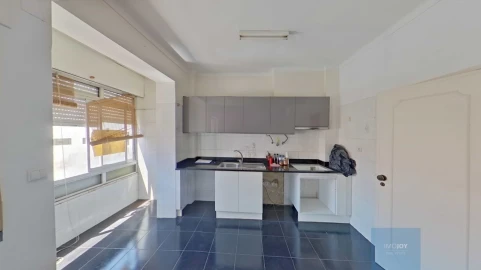 Apartamento T2 para Venda em Ramada e Caneças