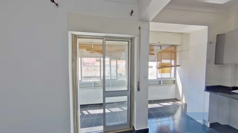 Apartamento T2 para Venda em Ramada e Caneças