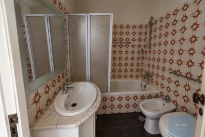 Apartamento T2 para Venda em Ramada e Caneças