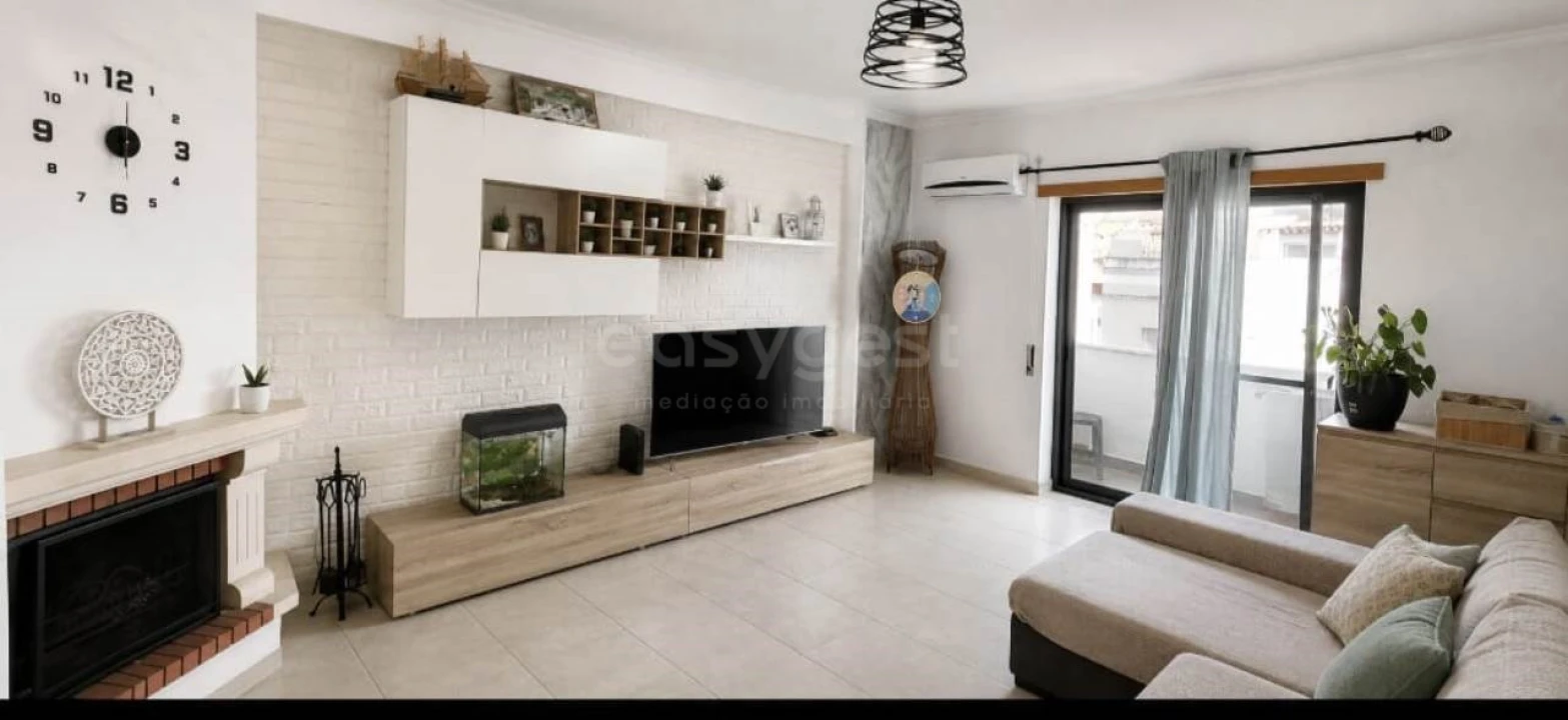 Apartamento T2 para Venda em Santa Maria do Castelo e Santiago e Santa Susana Foto 1