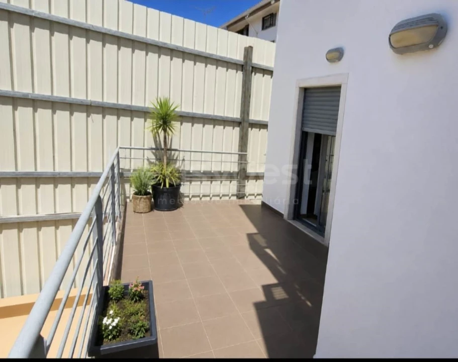Apartamento T2 para Venda em Santa Maria do Castelo e Santiago e Santa Susana Foto 17