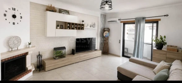 Apartamento T2 para Venda em Santa Maria do Castelo e Santiago e Santa Susana
