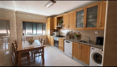 Apartamento T2 para Venda em Santa Maria do Castelo e Santiago e Santa Susana