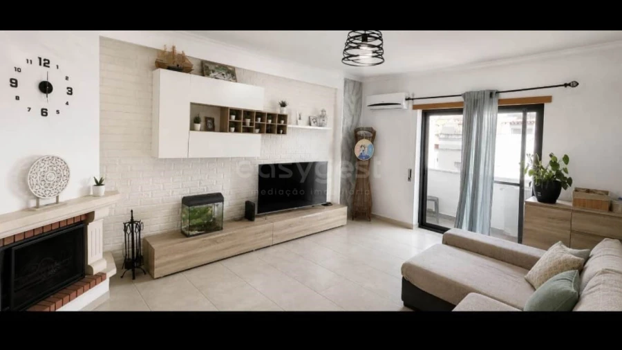 Apartamento T2 para Venda em Santa Maria do Castelo e Santiago e Santa Susana