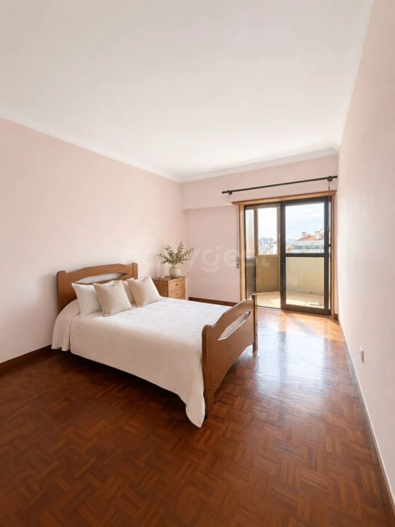 Apartamento T2 para Venda em São Domingos de Benfica Foto 2