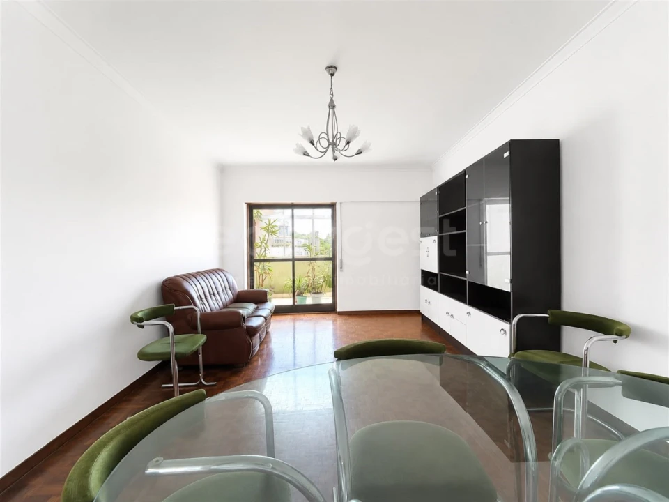 Apartamento T2 para Venda em São Domingos de Benfica Foto 3