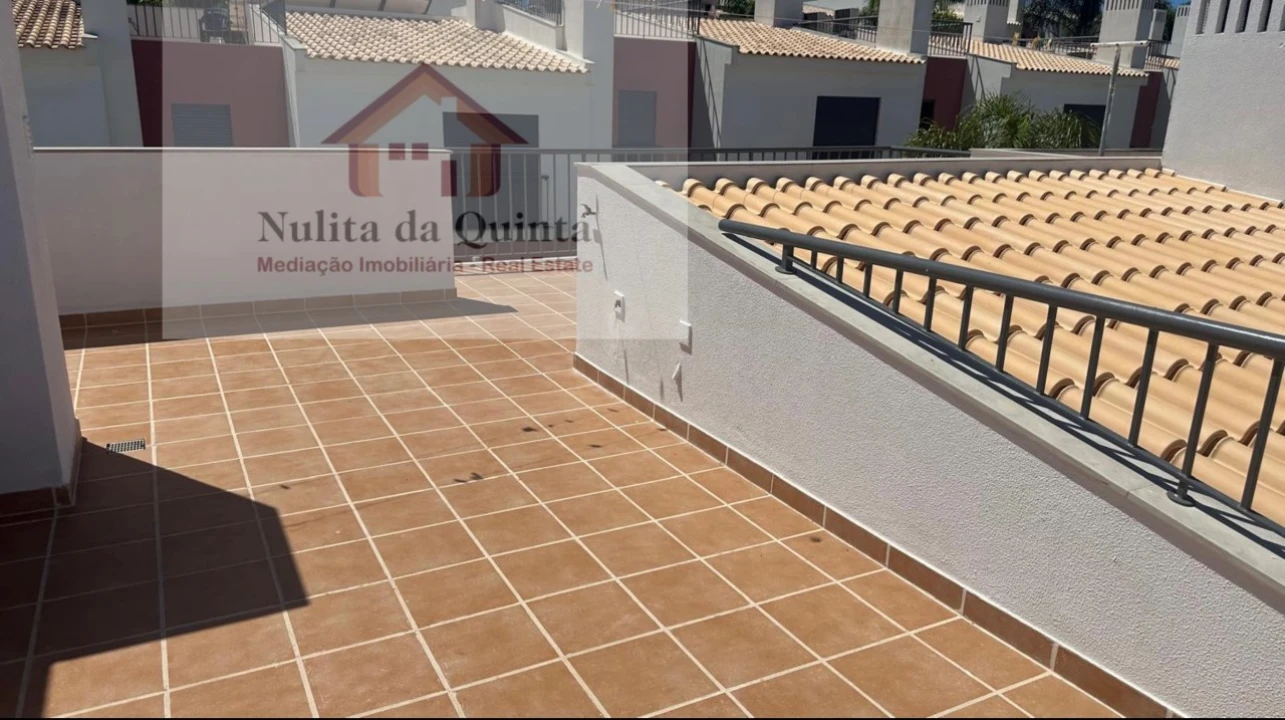 Moradia T3 para Venda em Guia Foto 10