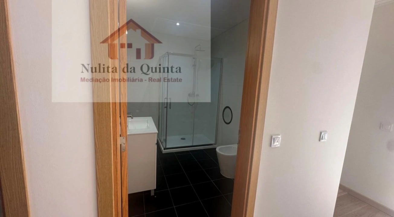 Moradia T3 para Venda em Guia Foto 22