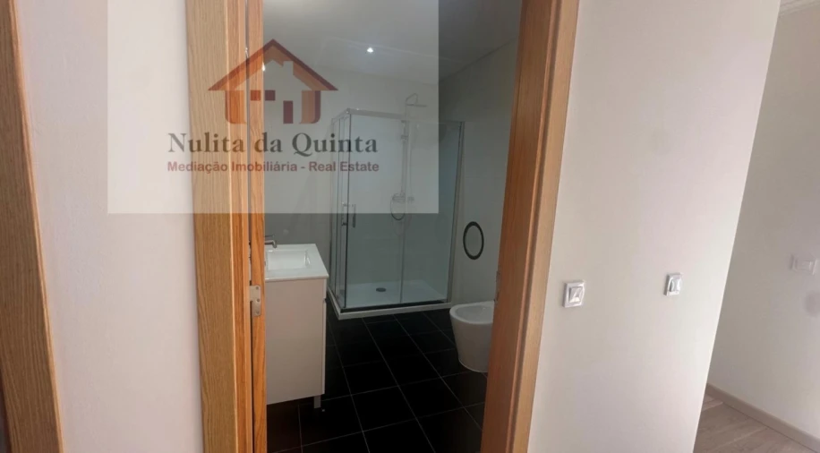 Moradia T3 para Venda em Guia Foto 22