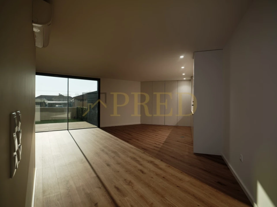 Apartamento T2 para Venda em Arcozelo Foto 6