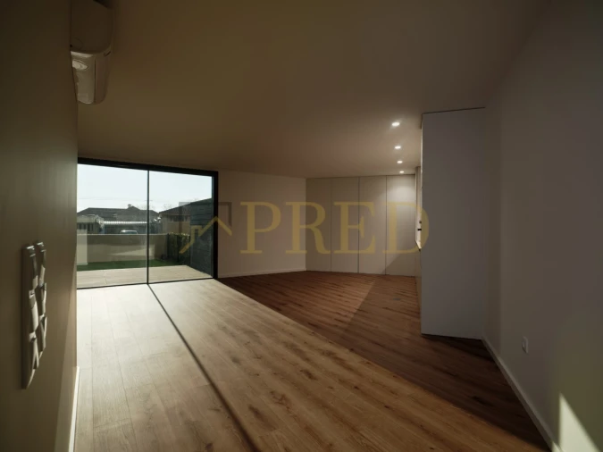 Apartamento T2 para Venda em Arcozelo Foto 6
