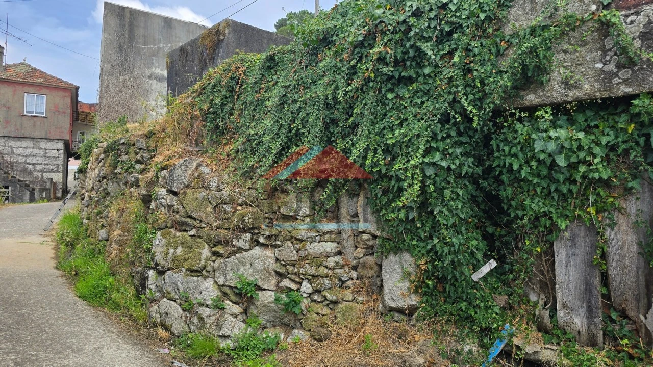 Terreno para Venda em Riba de Mouro Foto 2