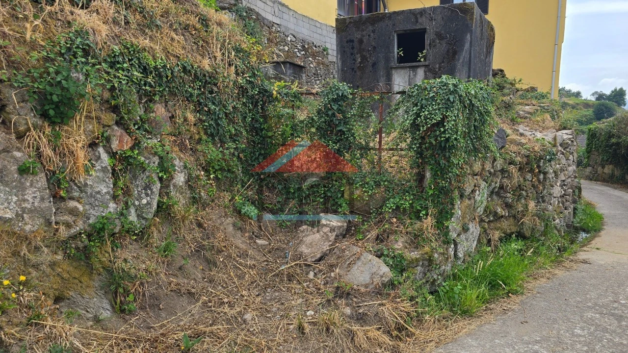 Terreno para Venda em Riba de Mouro Foto 3