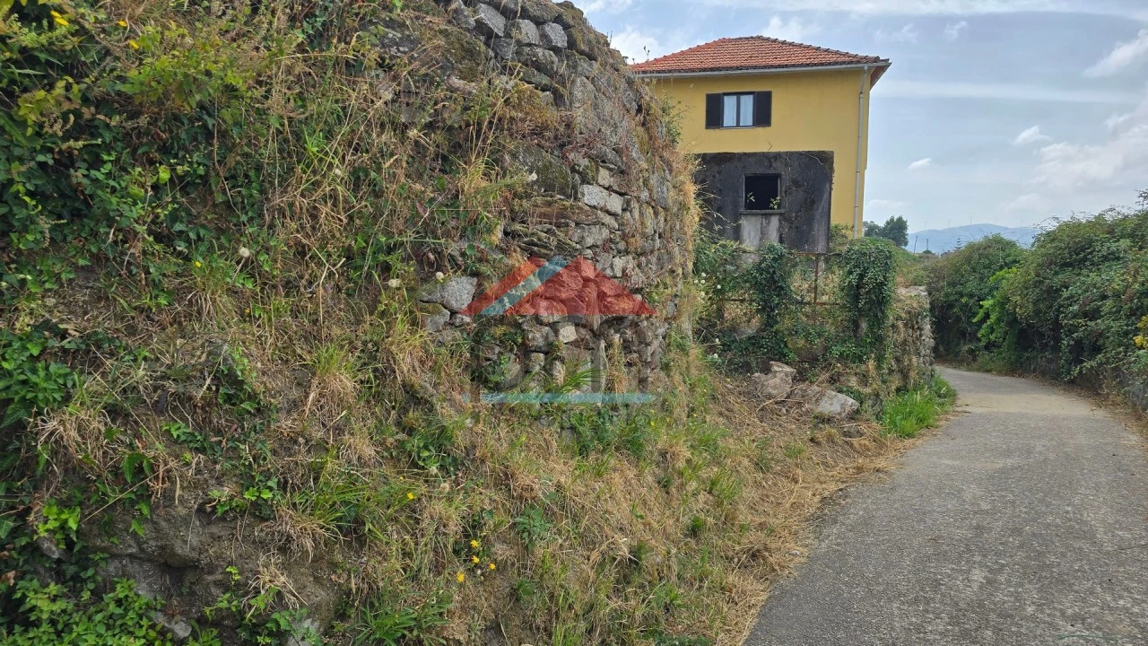 Terreno para Venda em Riba de Mouro Foto 4