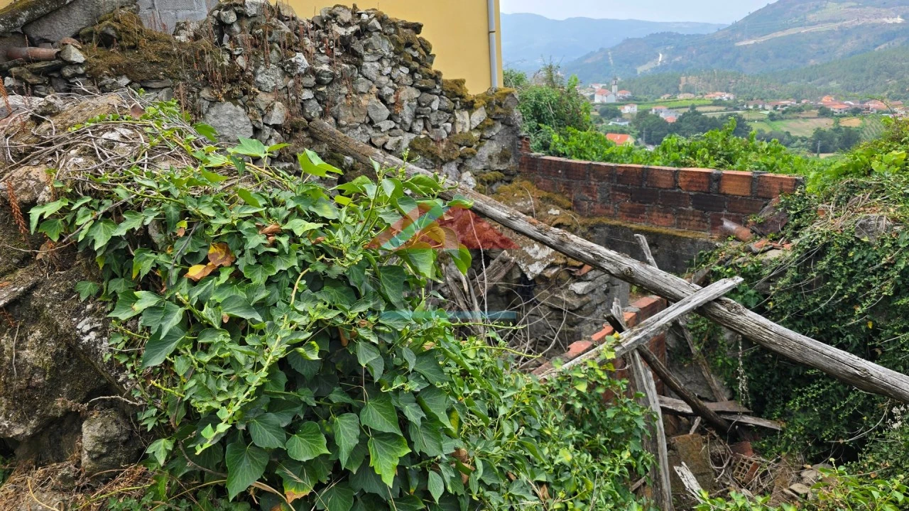 Terreno para Venda em Riba de Mouro Foto 7