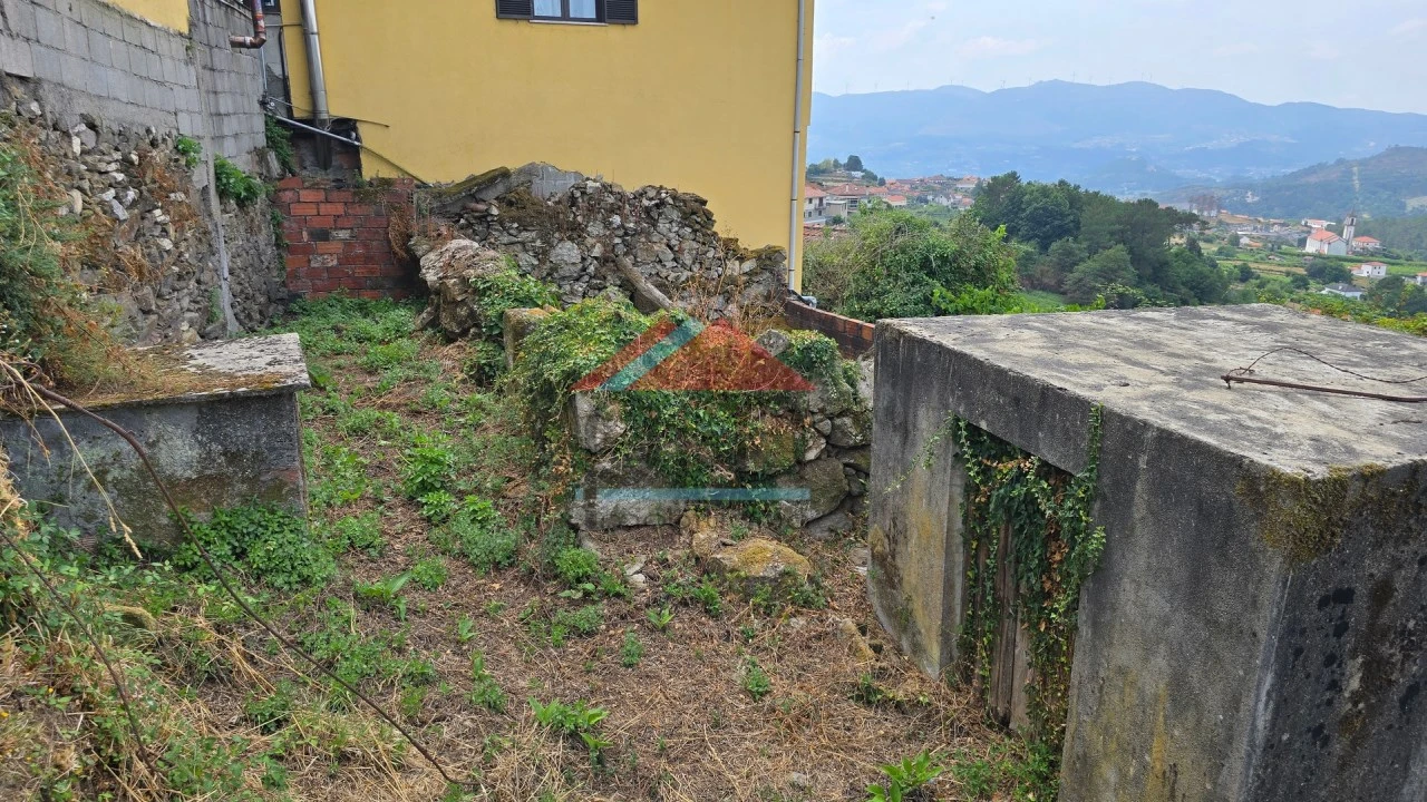 Terreno para Venda em Riba de Mouro Foto 9