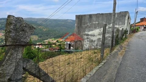 Terreno para Venda em Riba de Mouro