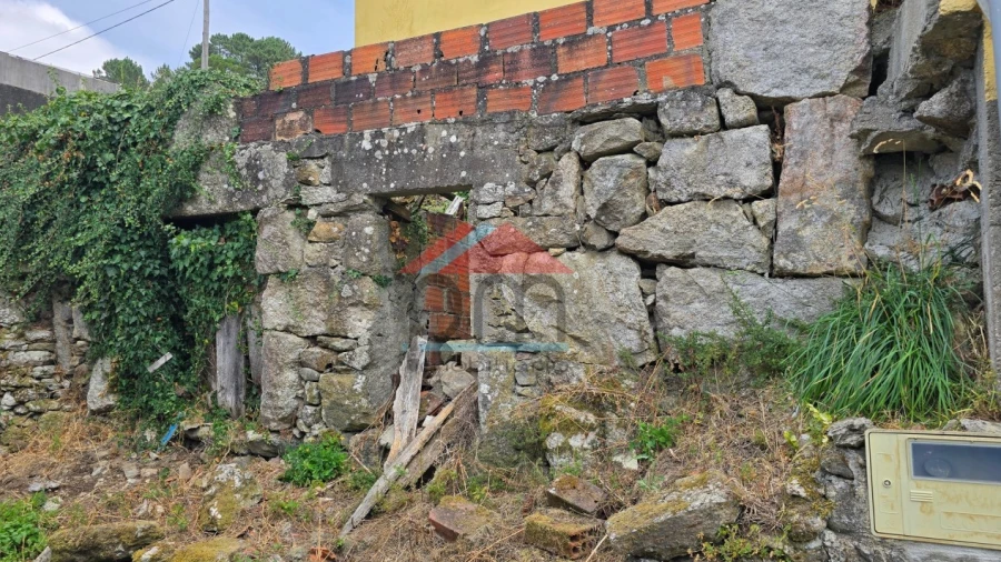 Terreno para Venda em Riba de Mouro
