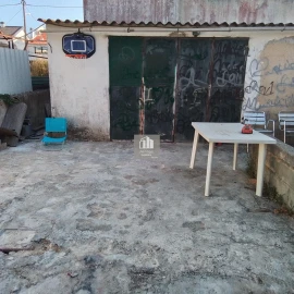 Terreno para Venda em Charneca de Caparica e Sobreda