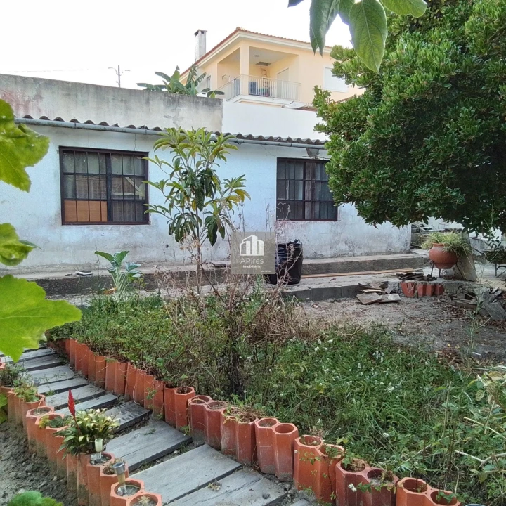 Terreno para Venda em Charneca de Caparica e Sobreda Foto 1