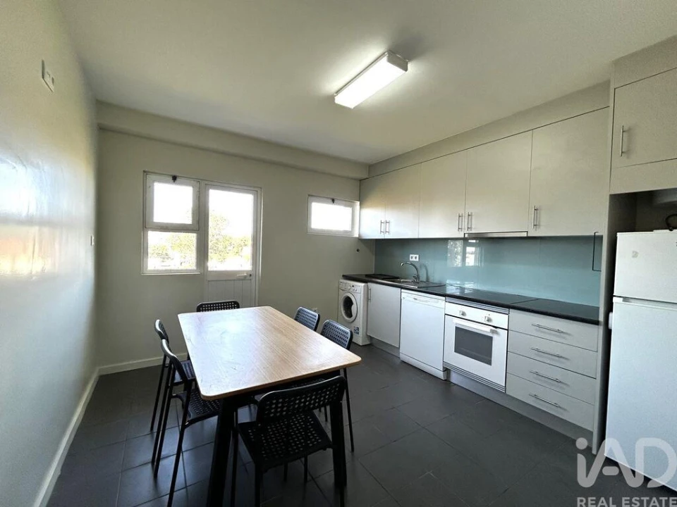 Apartamento T2 para Arrendamento em Ramalde Foto 7
