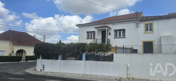 Moradia T3 para Venda em Cadaval e Pêro Moniz