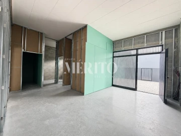 Armazém para Venda em Adaufe