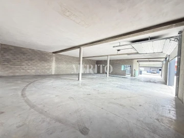 Armazém para Venda em Adaufe