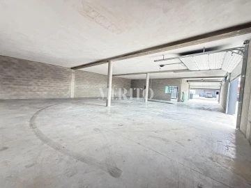 Armazém para Venda em Adaufe