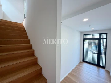 Armazém para Arrendamento em Adaufe