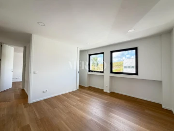 Armazém para Arrendamento em Adaufe
