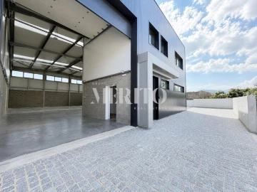 Armazém para Arrendamento em Adaufe